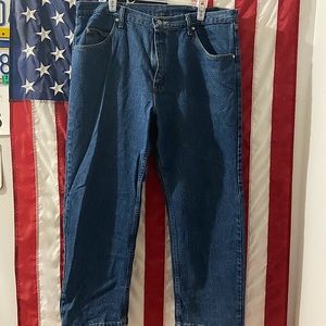 🍁 Men’s Wrangler Relaxed Fit Jeans 🔵
